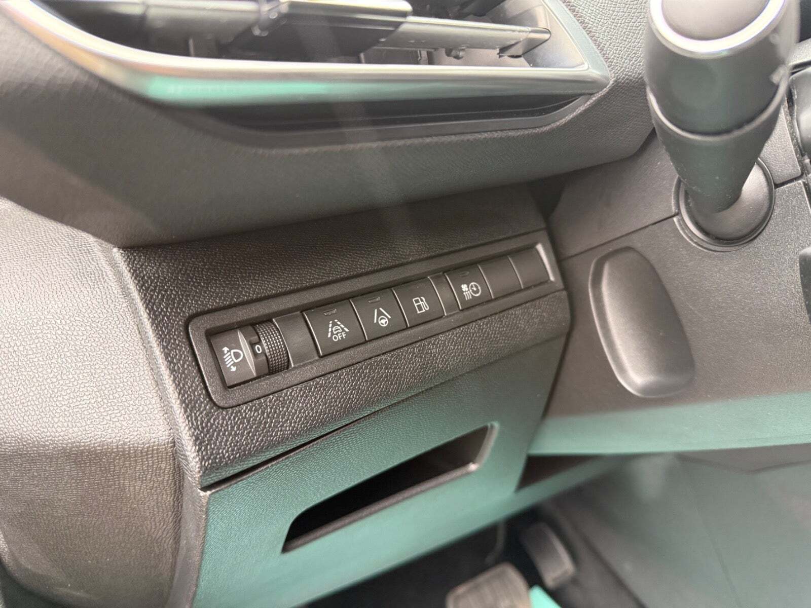 Grå Peugeot 3008 fra 2022