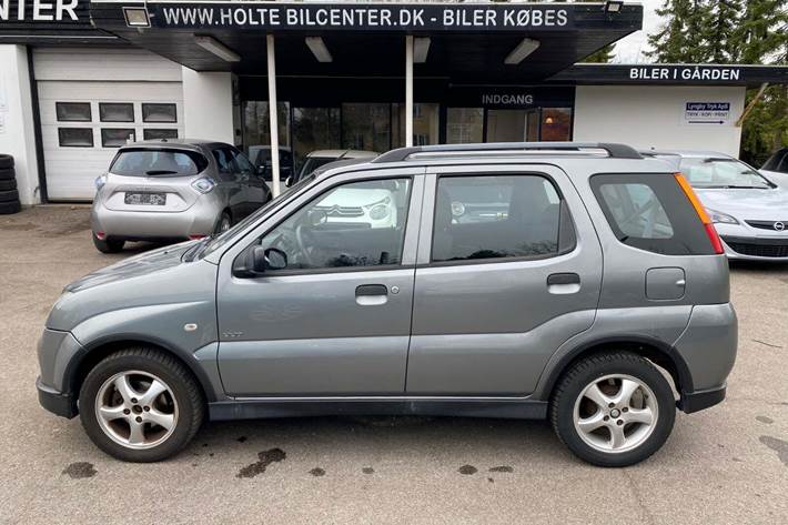 Grå Suzuki Ignis fra 2008