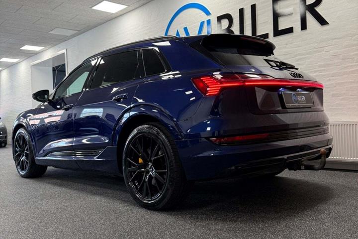 Blå Audi e-tron fra 2022