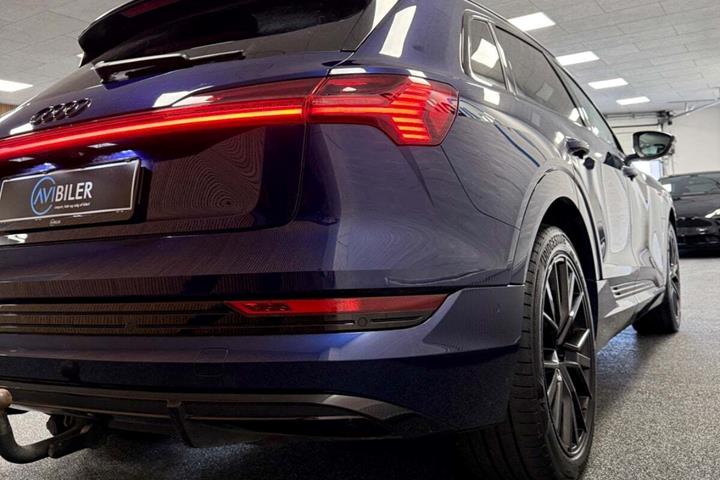Blå Audi e-tron fra 2022