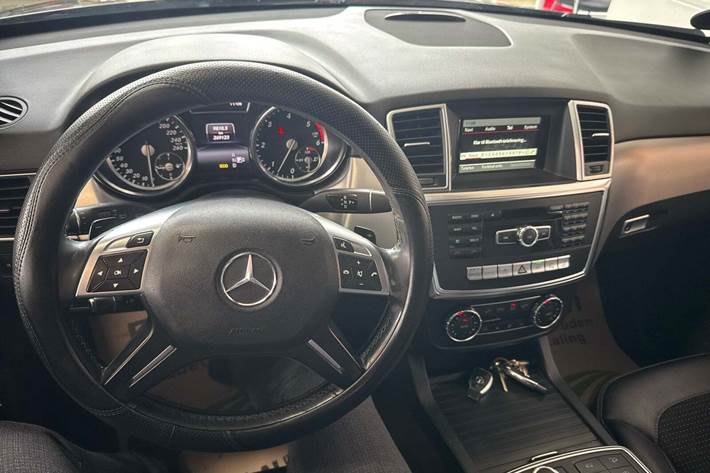 Sort Mercedes ML350 fra 2014