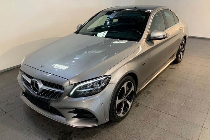 Sølv Mercedes C300 de fra 2020