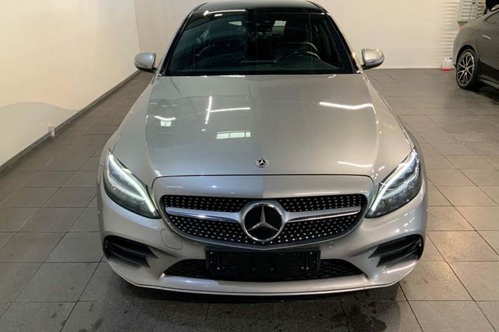 Sølv Mercedes C300 de fra 2020
