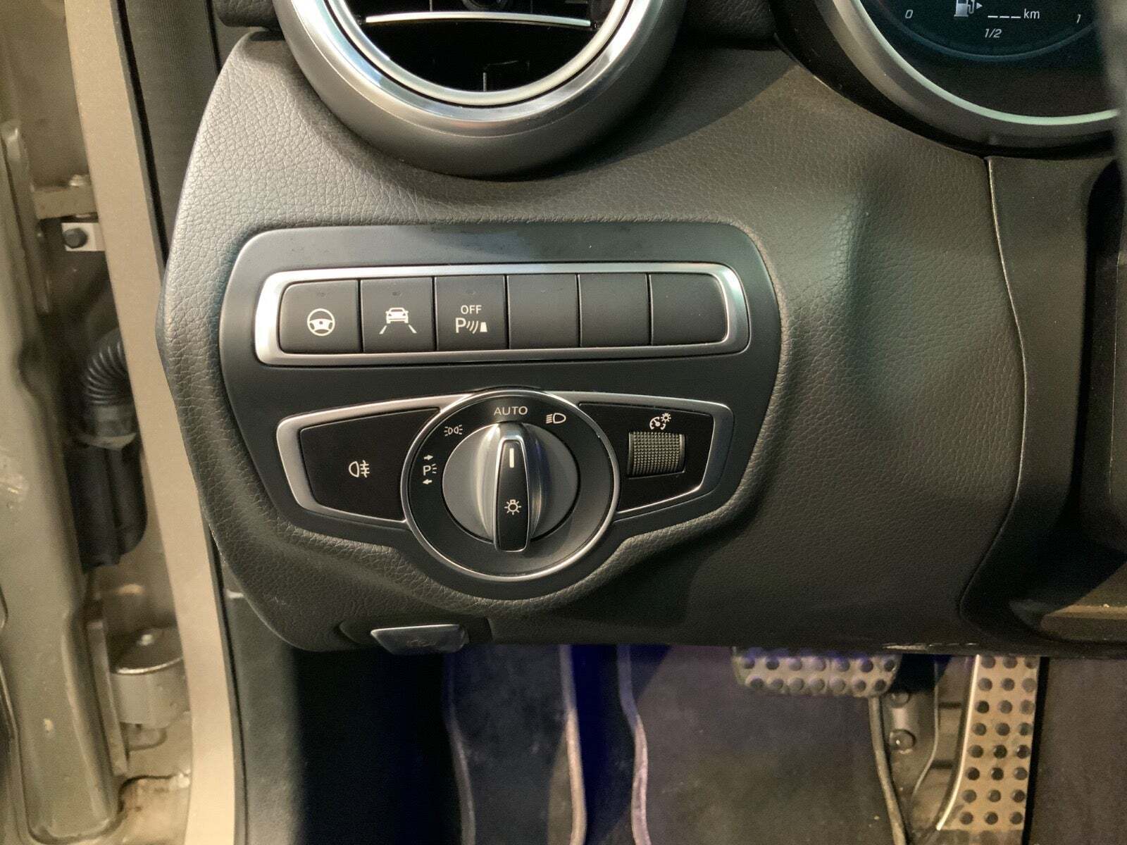 Sølv Mercedes C300 de fra 2020