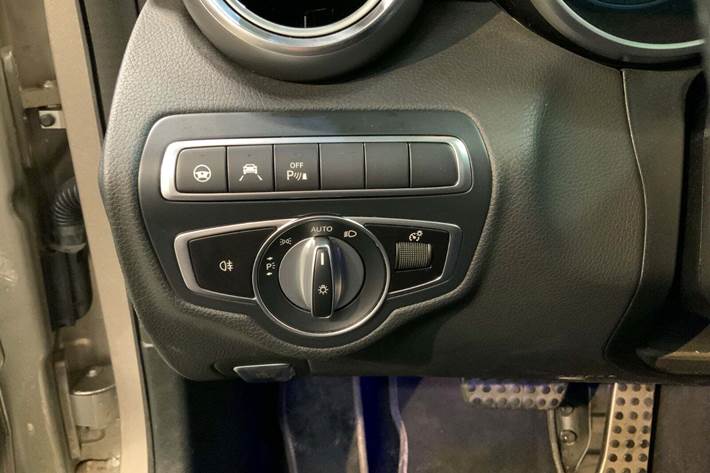 Sølv Mercedes C300 de fra 2020