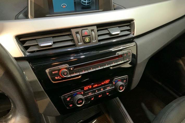 Sort BMW X1 fra 2018