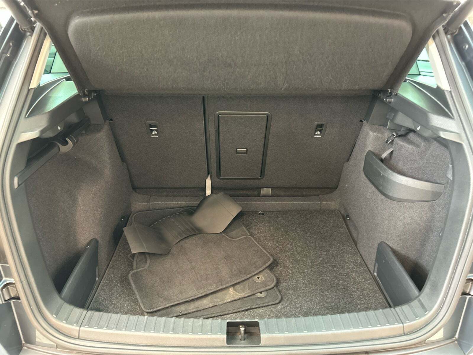 Grå Skoda Karoq fra 2021