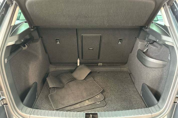 Grå Skoda Karoq fra 2021