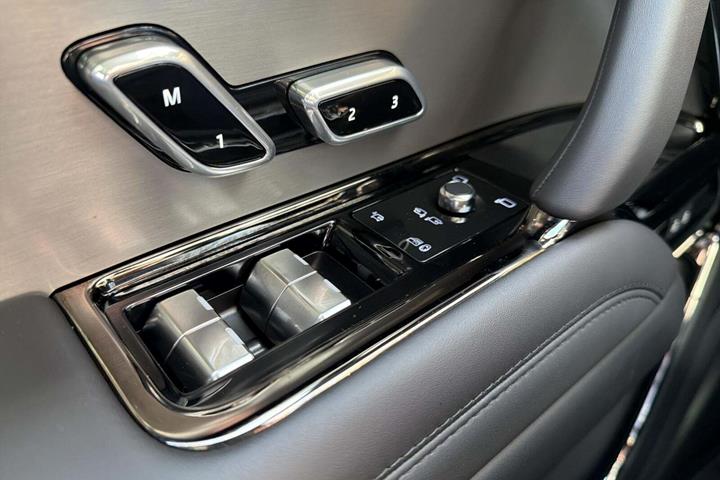 Sort Land Rover Range Rover sport fra 2025