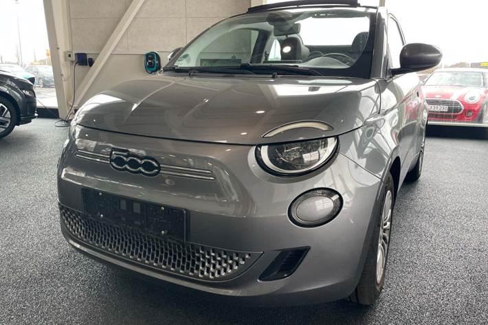 Grå Fiat 500e fra 2023
