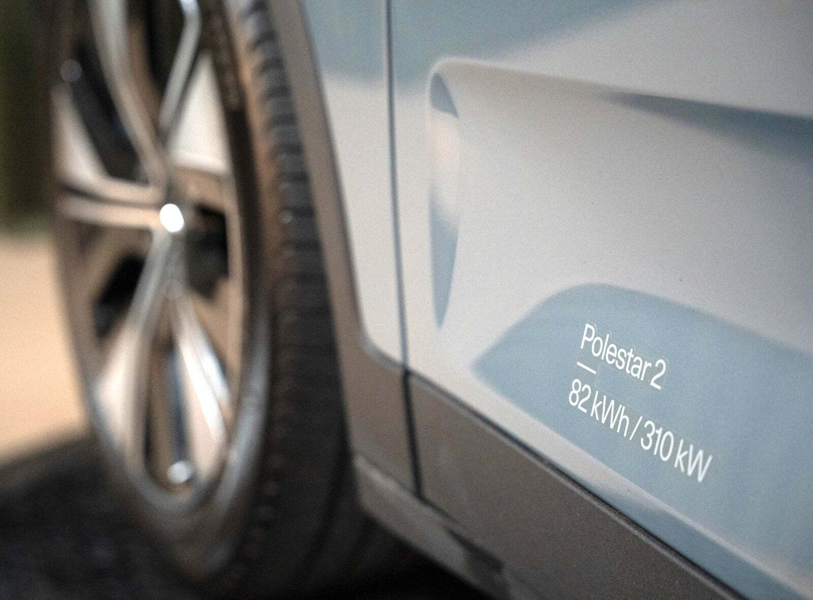 Grå Polestar 2 fra 2024