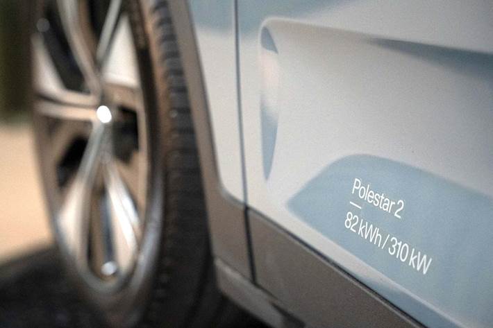 Grå Polestar 2 fra 2024