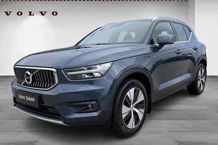 Blå Volvo XC40 fra 2021