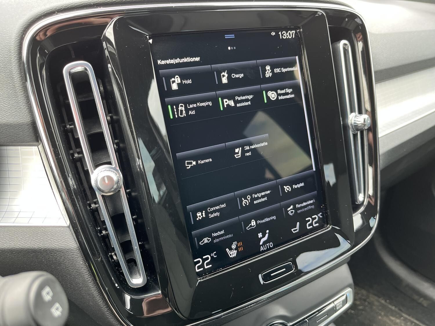 Blå Volvo XC40 fra 2021