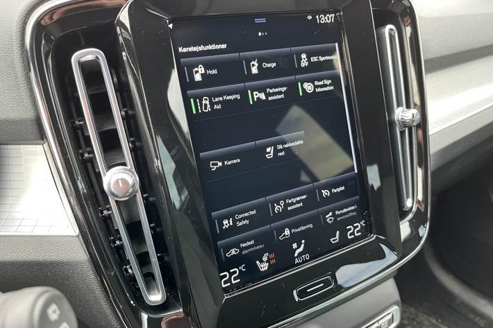 Blå Volvo XC40 fra 2021