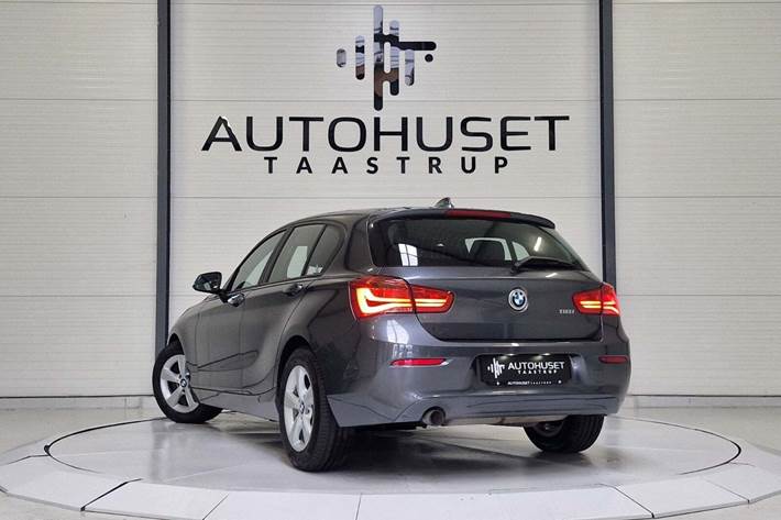 Grå BMW 118i fra 2018