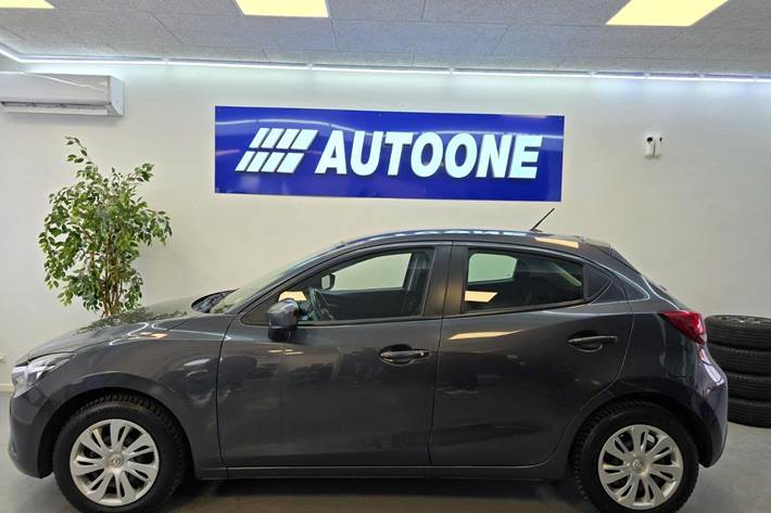 Grå Mazda 2 fra 2015