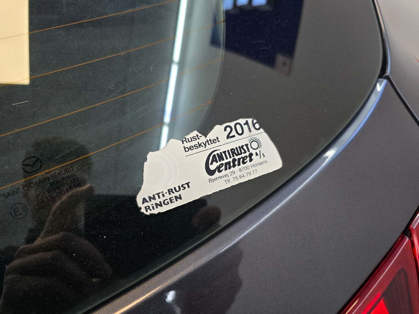 Grå Mazda 2 fra 2015