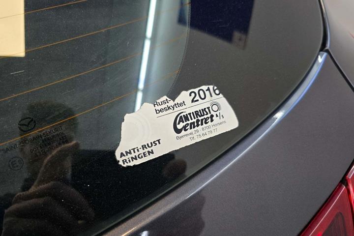 Grå Mazda 2 fra 2015