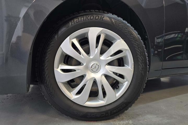 Grå Mazda 2 fra 2015