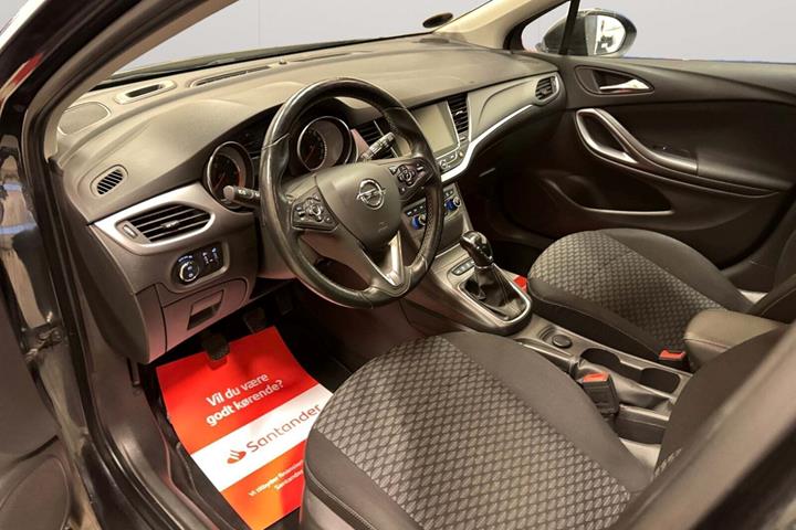 Sort Opel Astra fra 2016