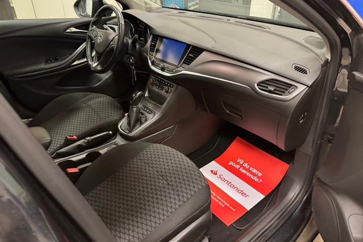 Sort Opel Astra fra 2016