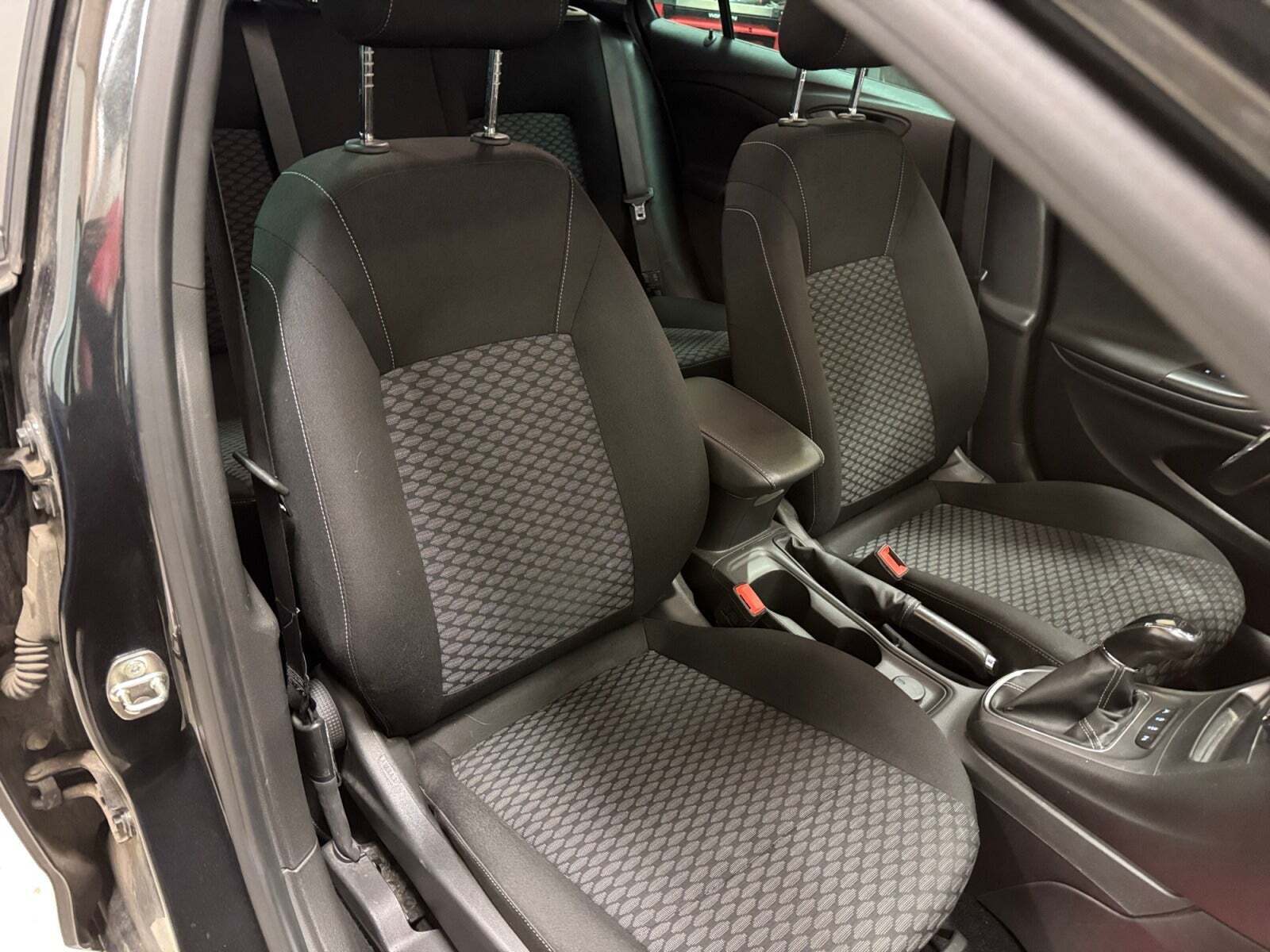 Sort Opel Astra fra 2016