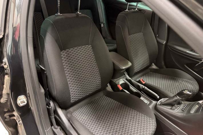 Sort Opel Astra fra 2016