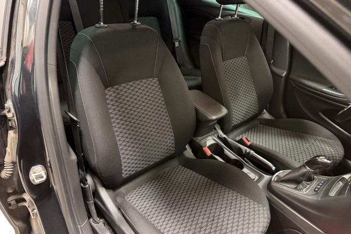Sort Opel Astra fra 2016