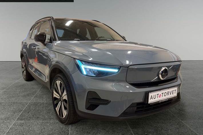 Grå Volvo XC40 fra 2023