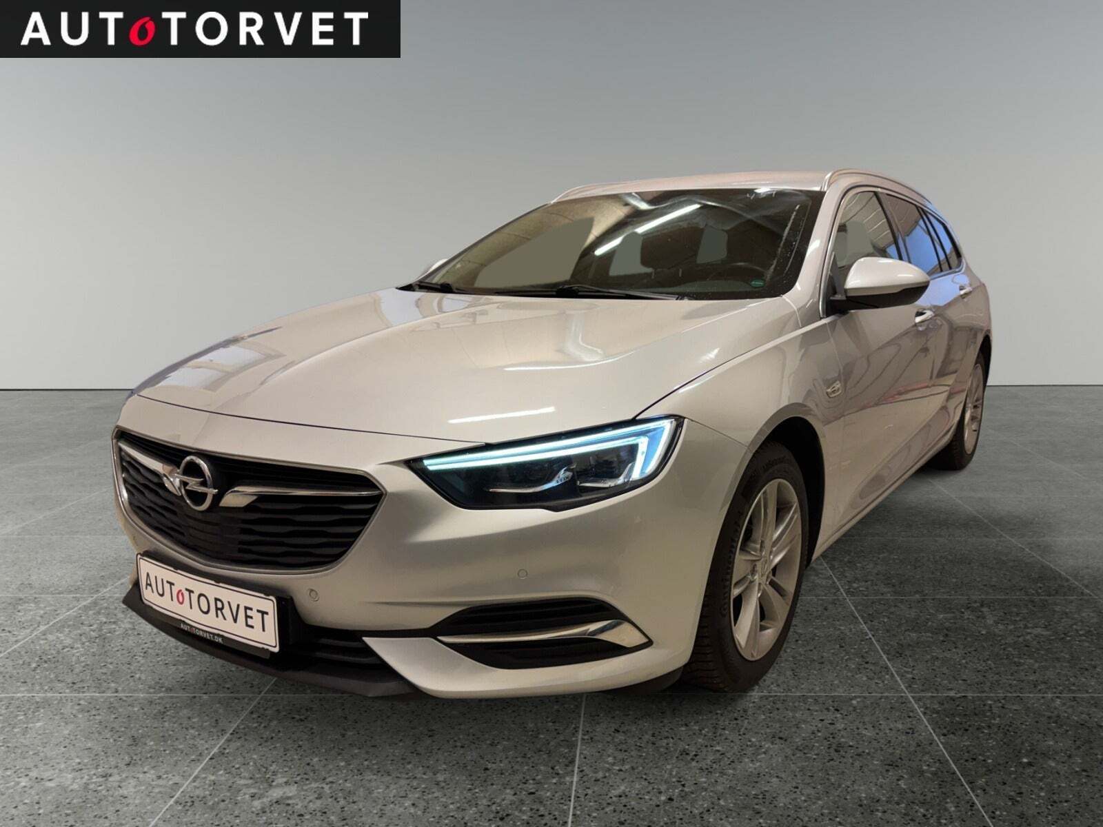 Sølv Opel Insignia fra 2018