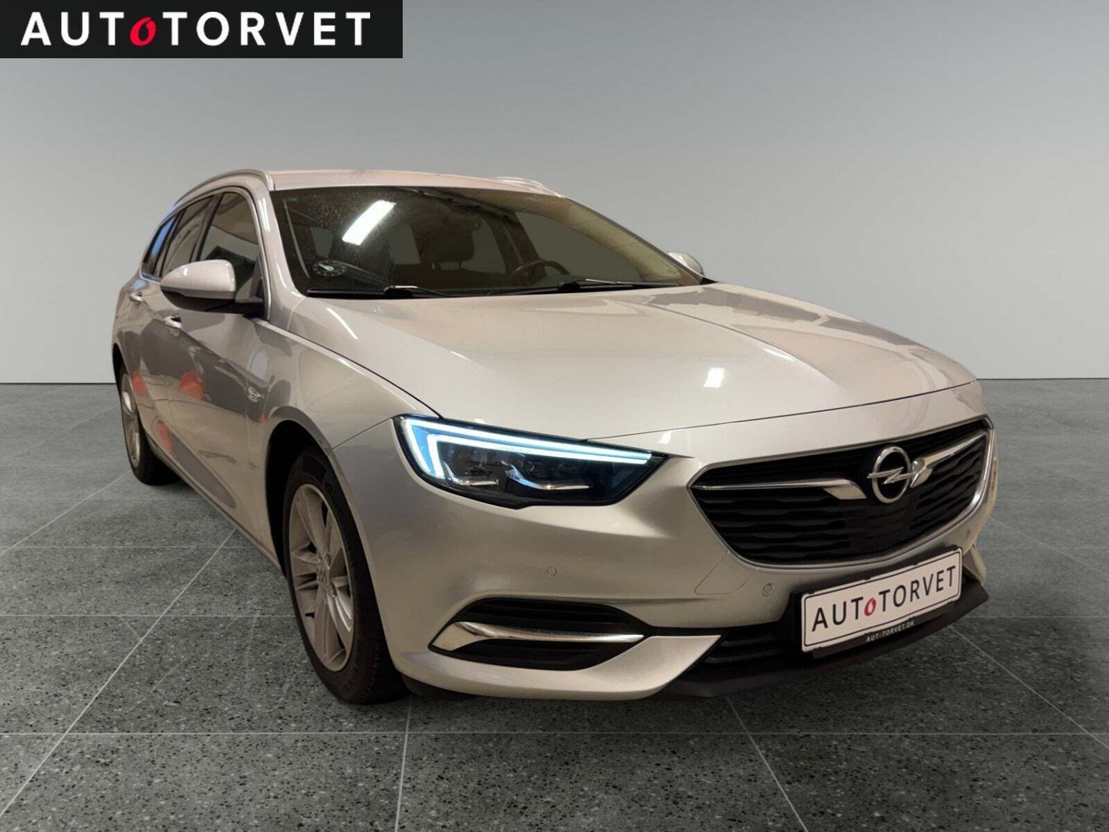 Sølv Opel Insignia fra 2018