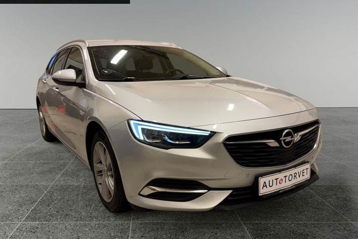 Sølv Opel Insignia fra 2018