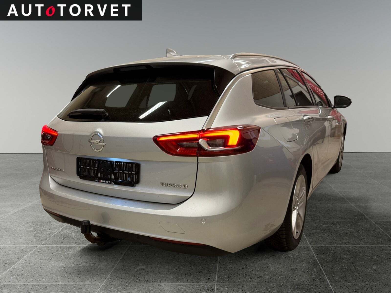 Sølv Opel Insignia fra 2018