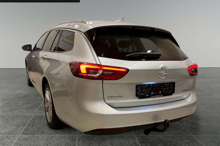 Sølv Opel Insignia fra 2018