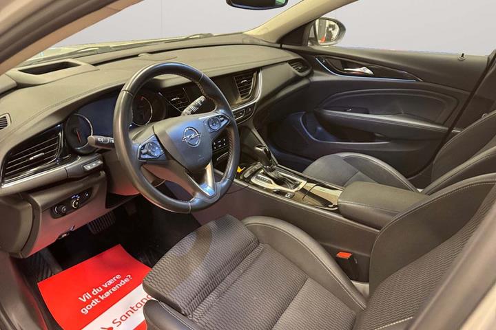 Sølv Opel Insignia fra 2018
