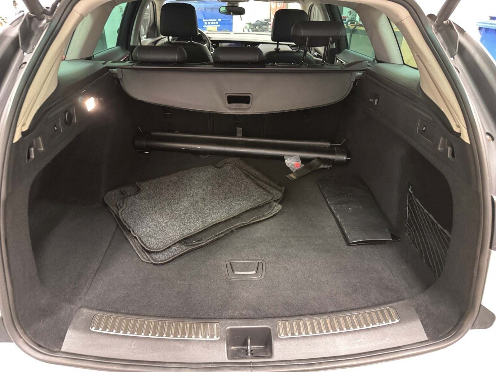 Sølv Opel Insignia fra 2018