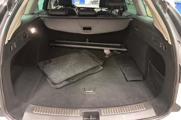 Sølv Opel Insignia fra 2018
