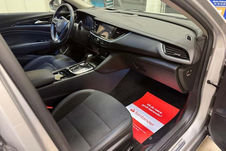 Sølv Opel Insignia fra 2018