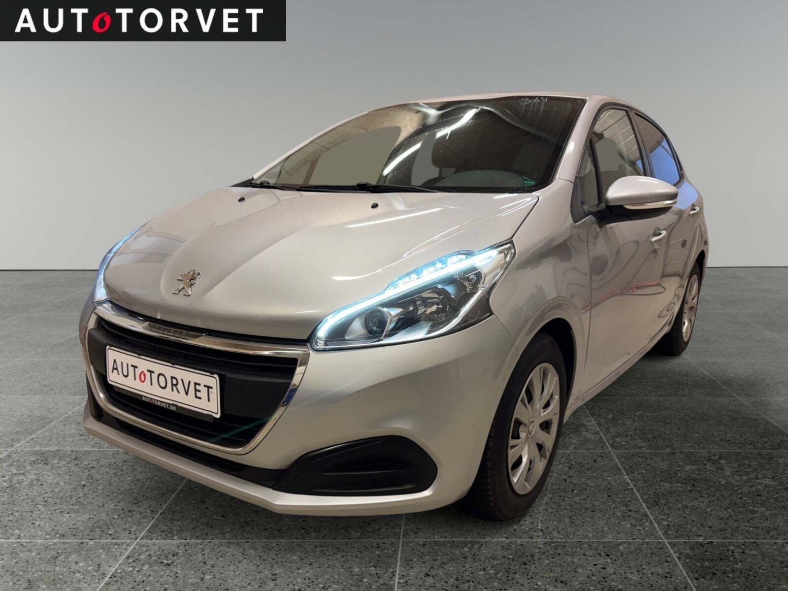 Sølv Peugeot 208 fra 2017