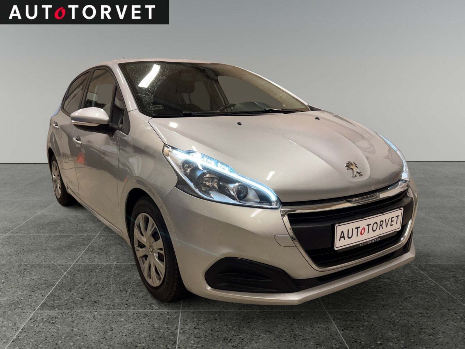 Sølv Peugeot 208 fra 2017
