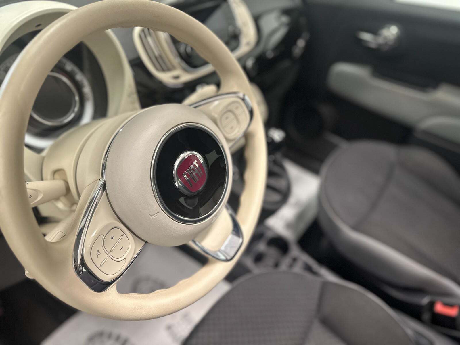 Sort Fiat 500C fra 2017