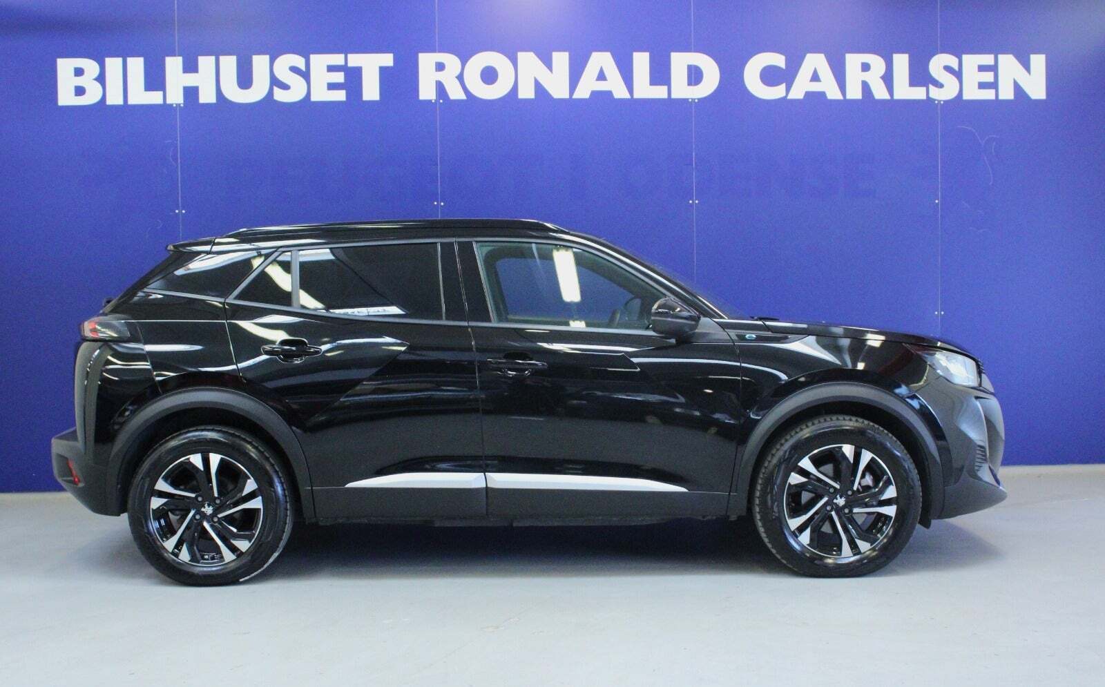 Sort Peugeot e-2008 fra 2023