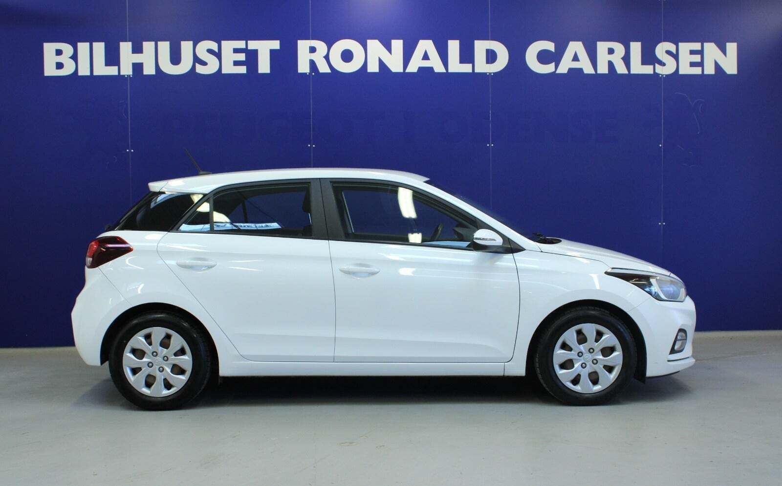 Hvid Hyundai i20 fra 2020