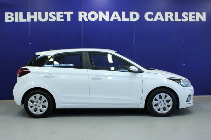 Hvid Hyundai i20 fra 2020