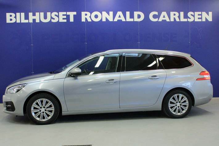 Sølv Peugeot 308 fra 2018