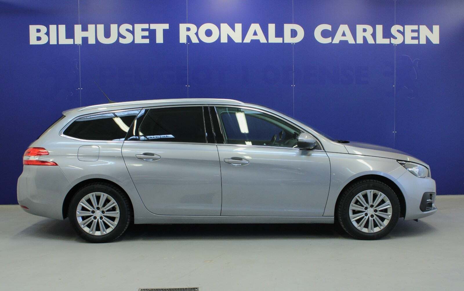 Sølv Peugeot 308 fra 2018