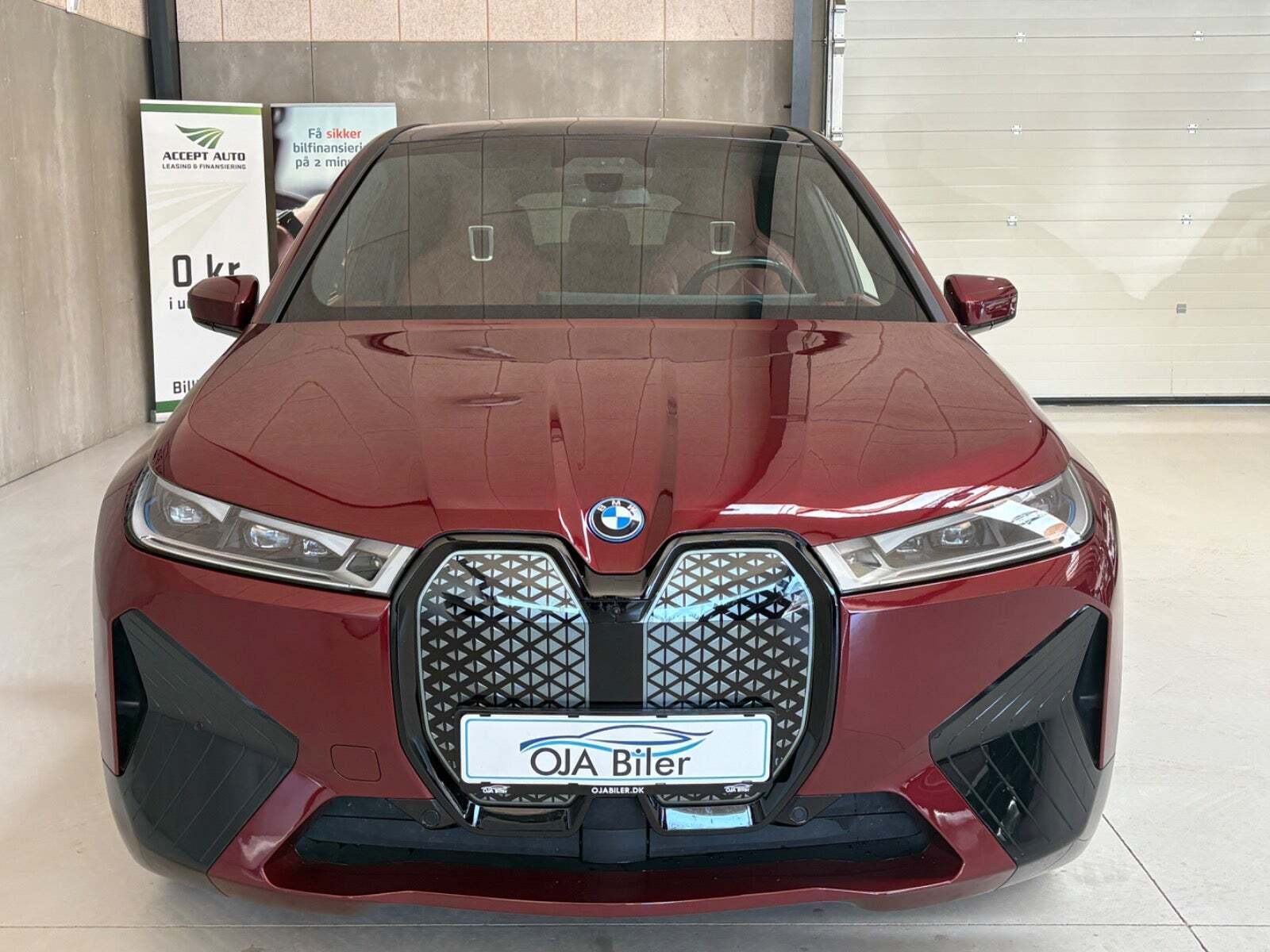 Grå BMW iX fra 2021