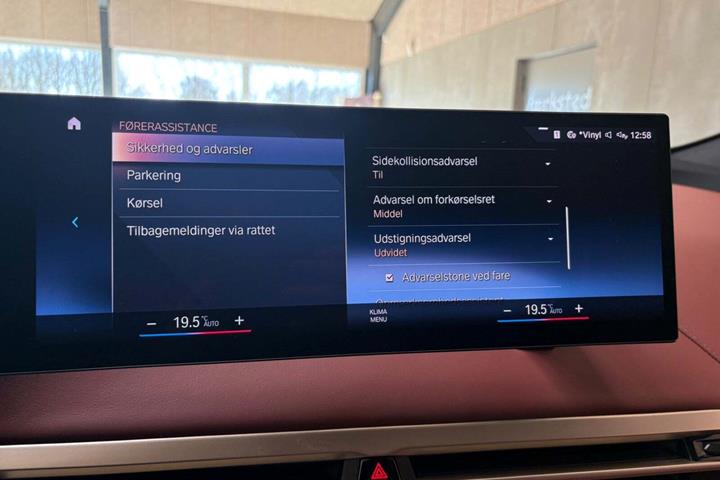 Grå BMW iX fra 2021