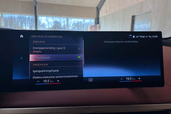 Grå BMW iX fra 2021